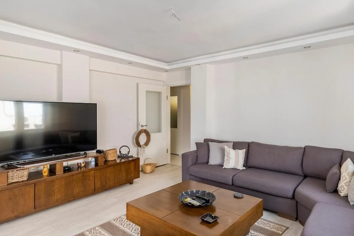 Comfortable, Peaceful Apartment In Goeztepe إزمير