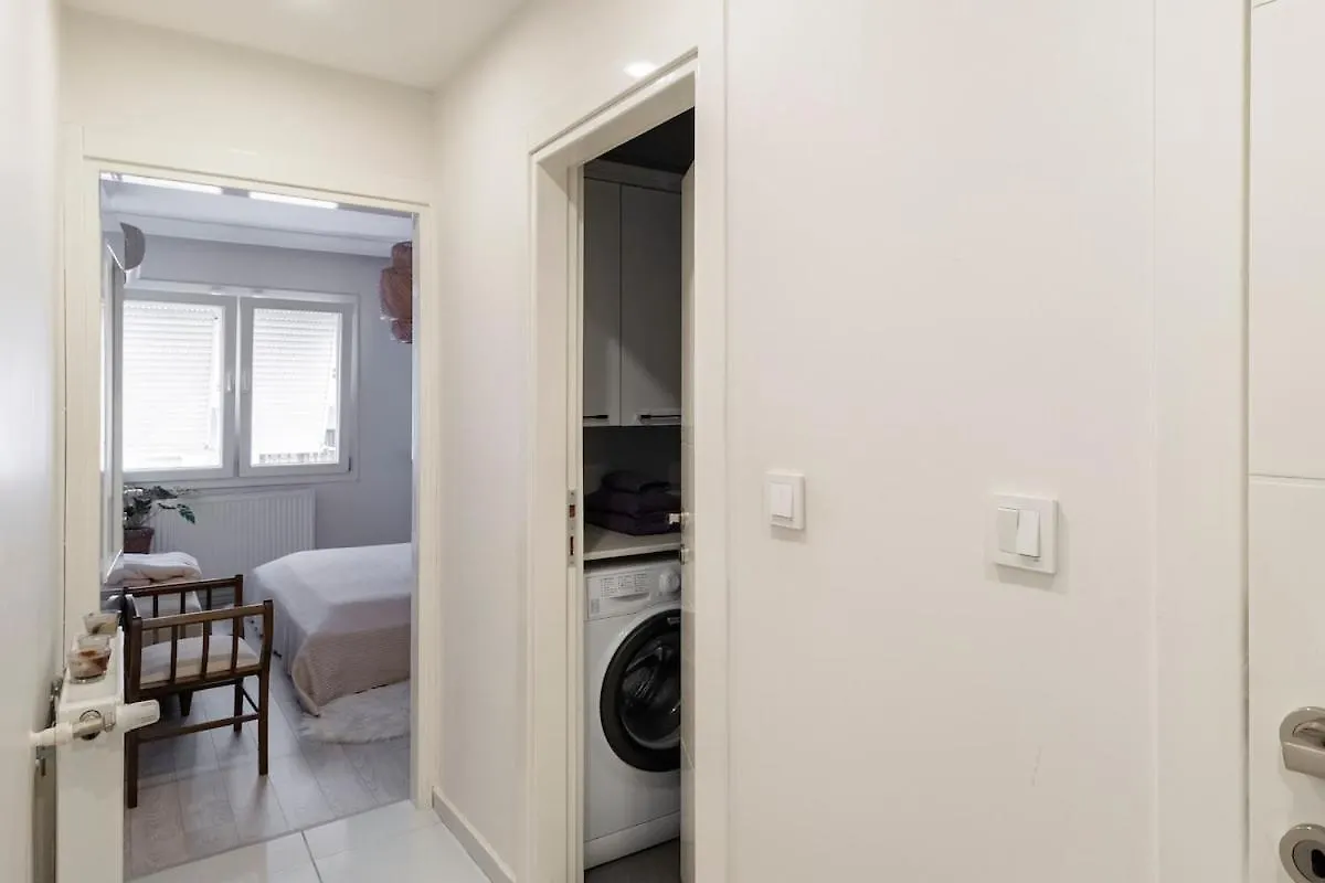 Comfortable, Peaceful Apartment In Goeztepe إزمير