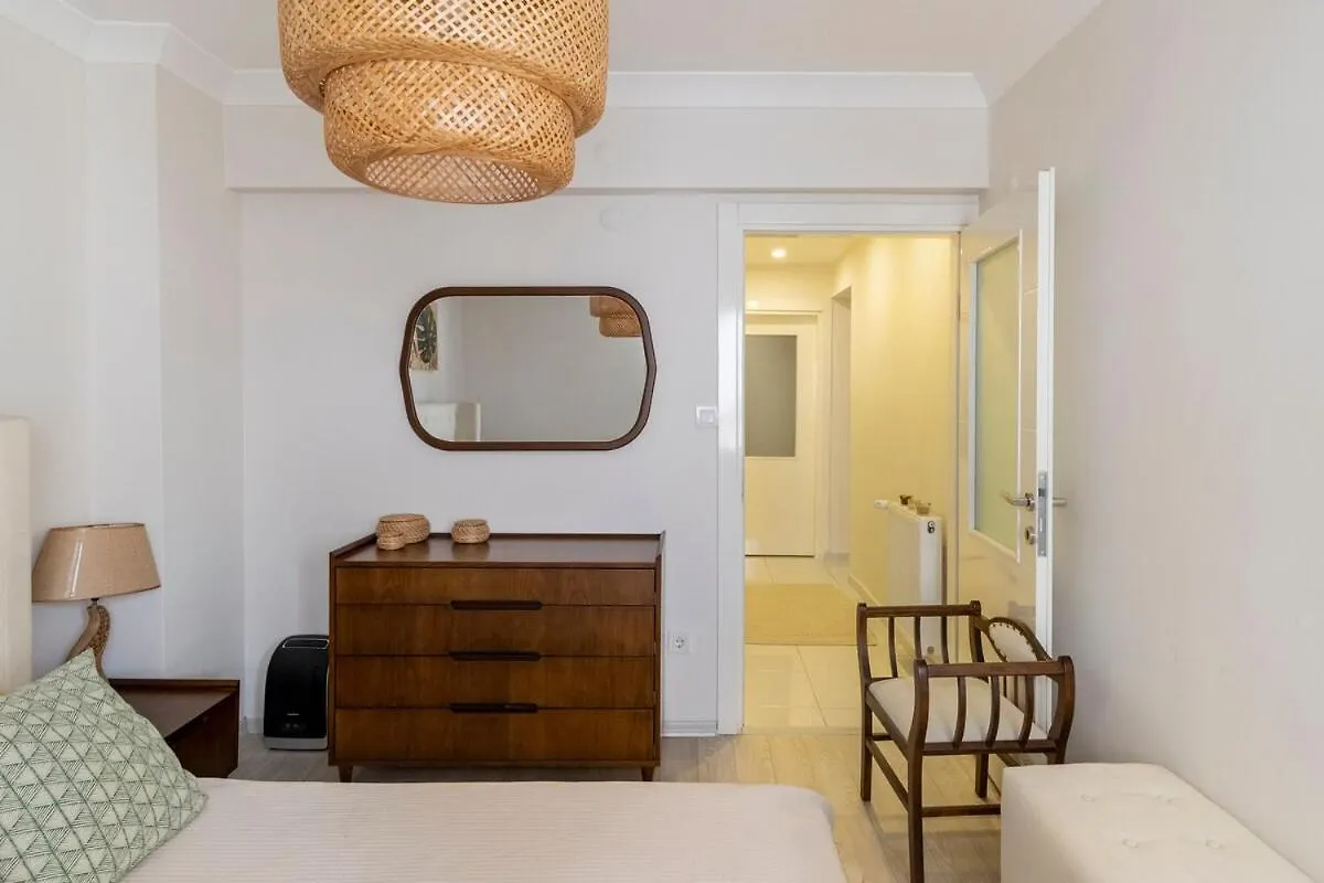 Comfortable, Peaceful Apartment In Goeztepe إزمير