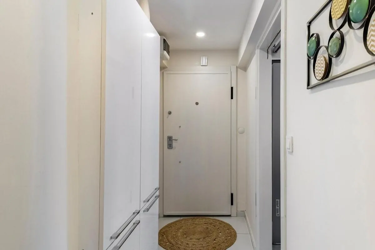 Comfortable, Peaceful Apartment In Goeztepe إزمير