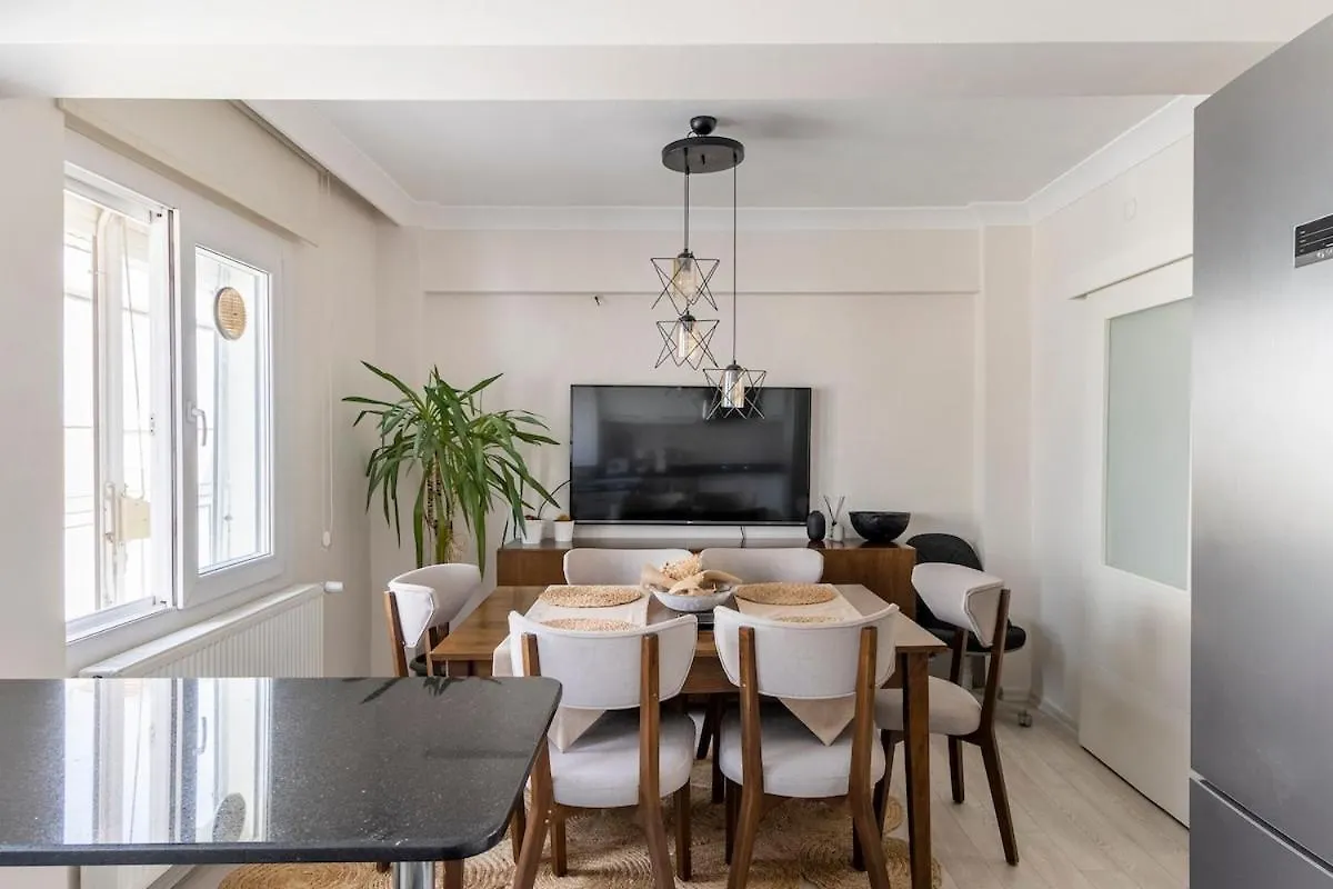 Comfortable, Peaceful Apartment In Goeztepe إزمير 0*,