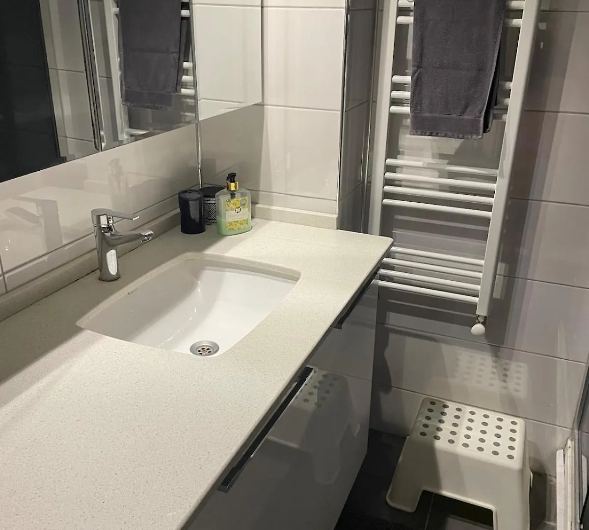 Comfortable, Peaceful Apartment In Goeztepe إزمير