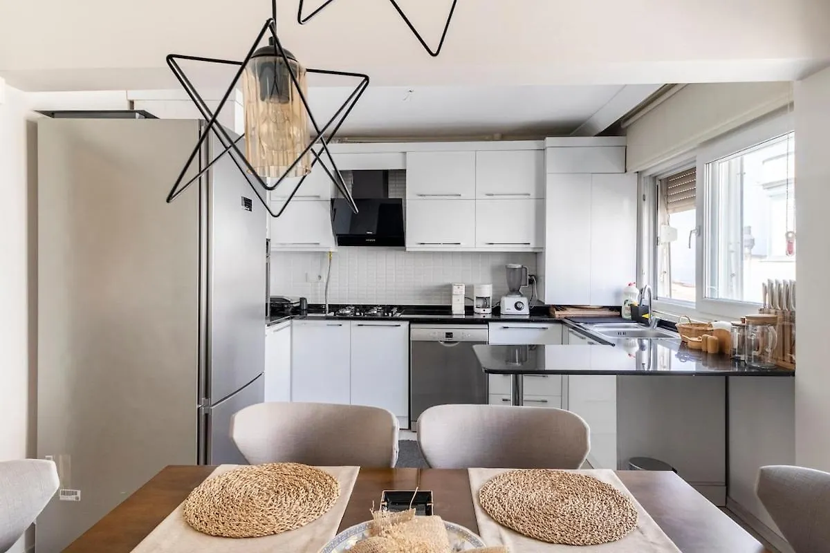 Comfortable, Peaceful Apartment In Goeztepe إزمير