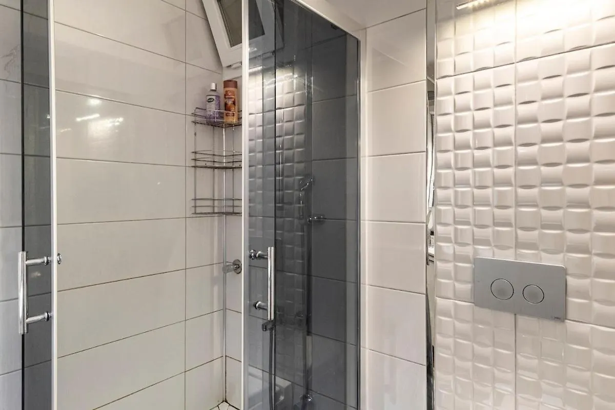 Comfortable, Peaceful Apartment In Goeztepe Izmir Turcja