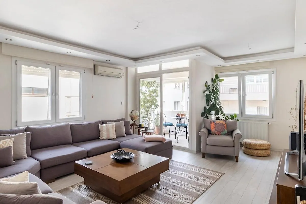 Comfortable, Peaceful Apartment In Goeztepe location